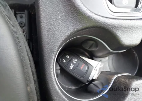 2019 Jeep Cherokee Overland 4X4 z USA, uszkodzony, nr VIN 1C4PJMJN7KD117244